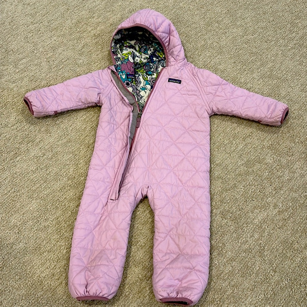 Adorable, reversible Patagonia girl’s snow suit. Size 18 -24 months.